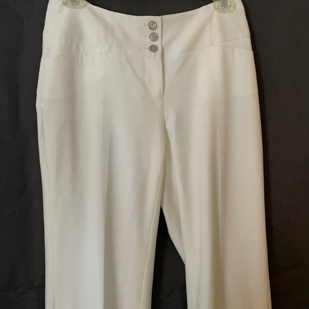 White House Black Market. White pants. Wide leg. Size: 00